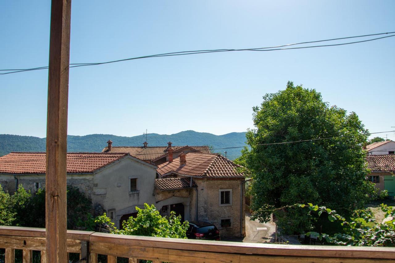 Apartma Na Skdnu Dutovlje Exterior foto