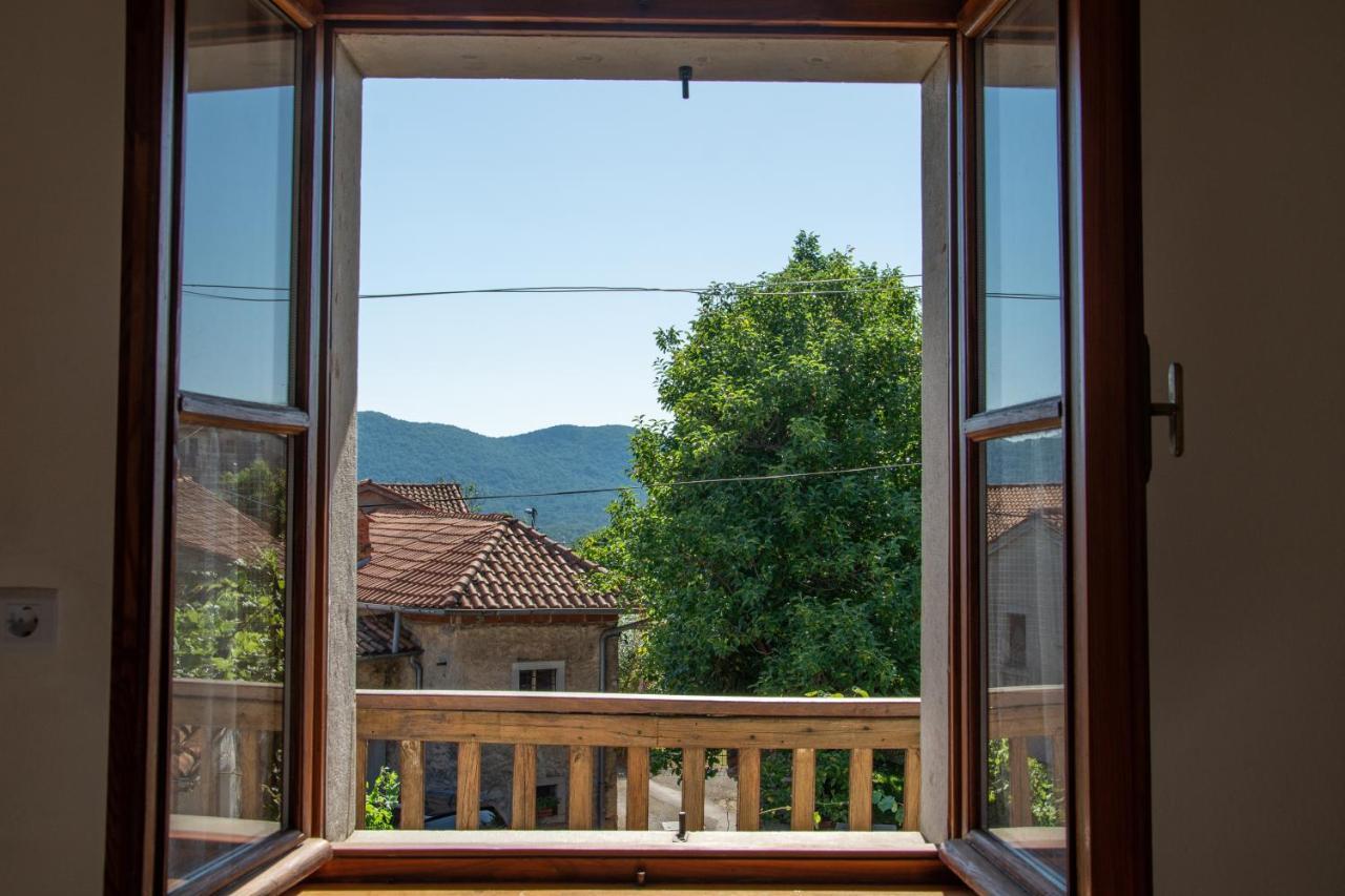 Apartma Na Skdnu Dutovlje Exterior foto