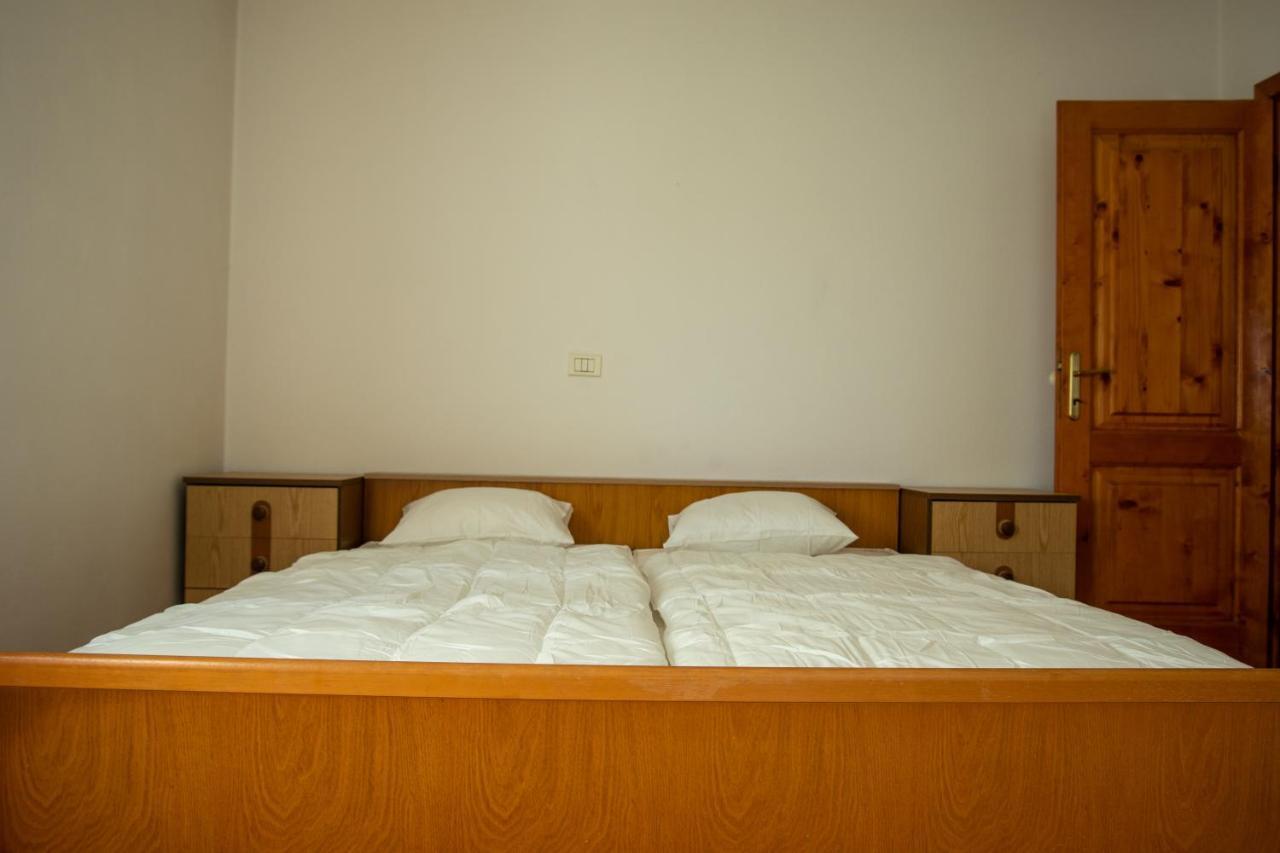 Apartma Na Skdnu Dutovlje Exterior foto