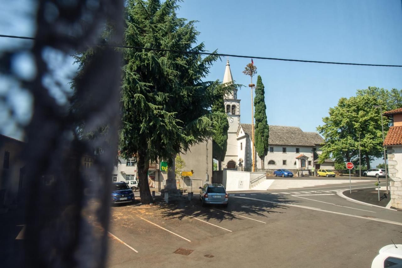 Apartma Na Skdnu Dutovlje Exterior foto